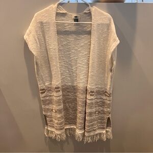 Old Navy boho sleeveless cardigan with fringe detail